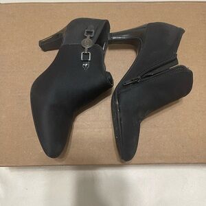 Bandolino Women's Black Ankle Booties